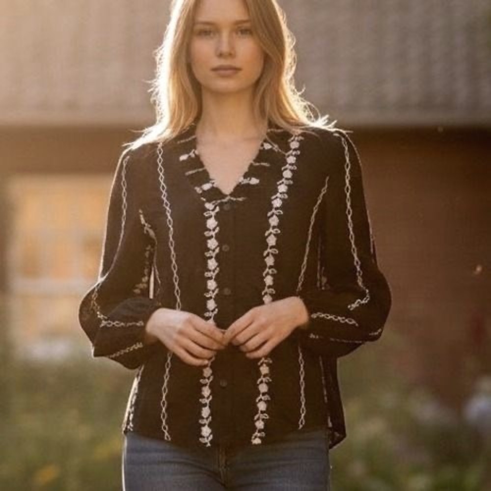 Taelynn Black Cream Embroidered Floral V-Neck Button-Front Blouse Women Small